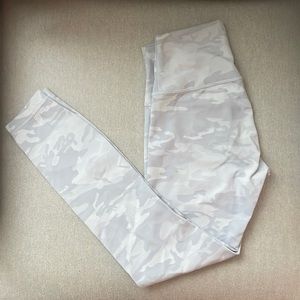 Lululemon Wunder Under 28”